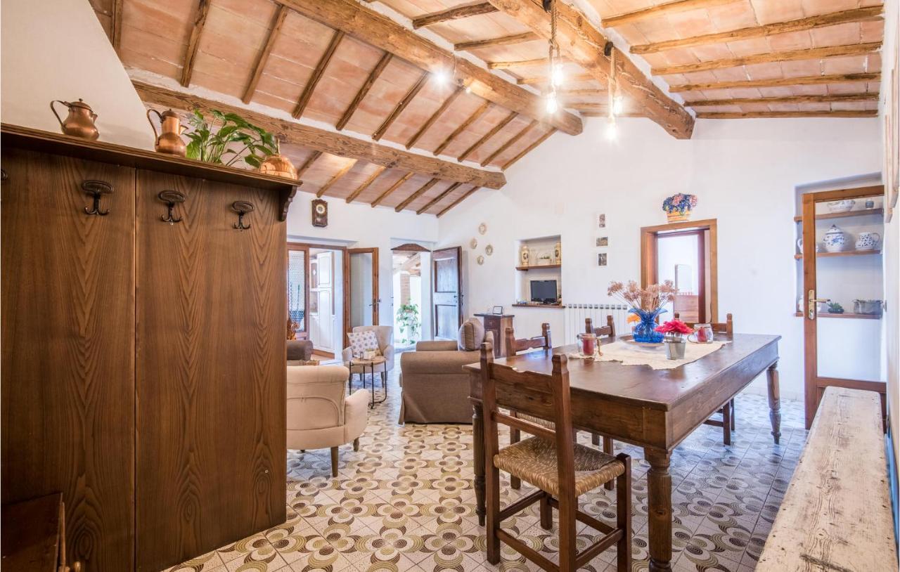 Gorgeous Home In Montalcino With Kitchen Esterno foto