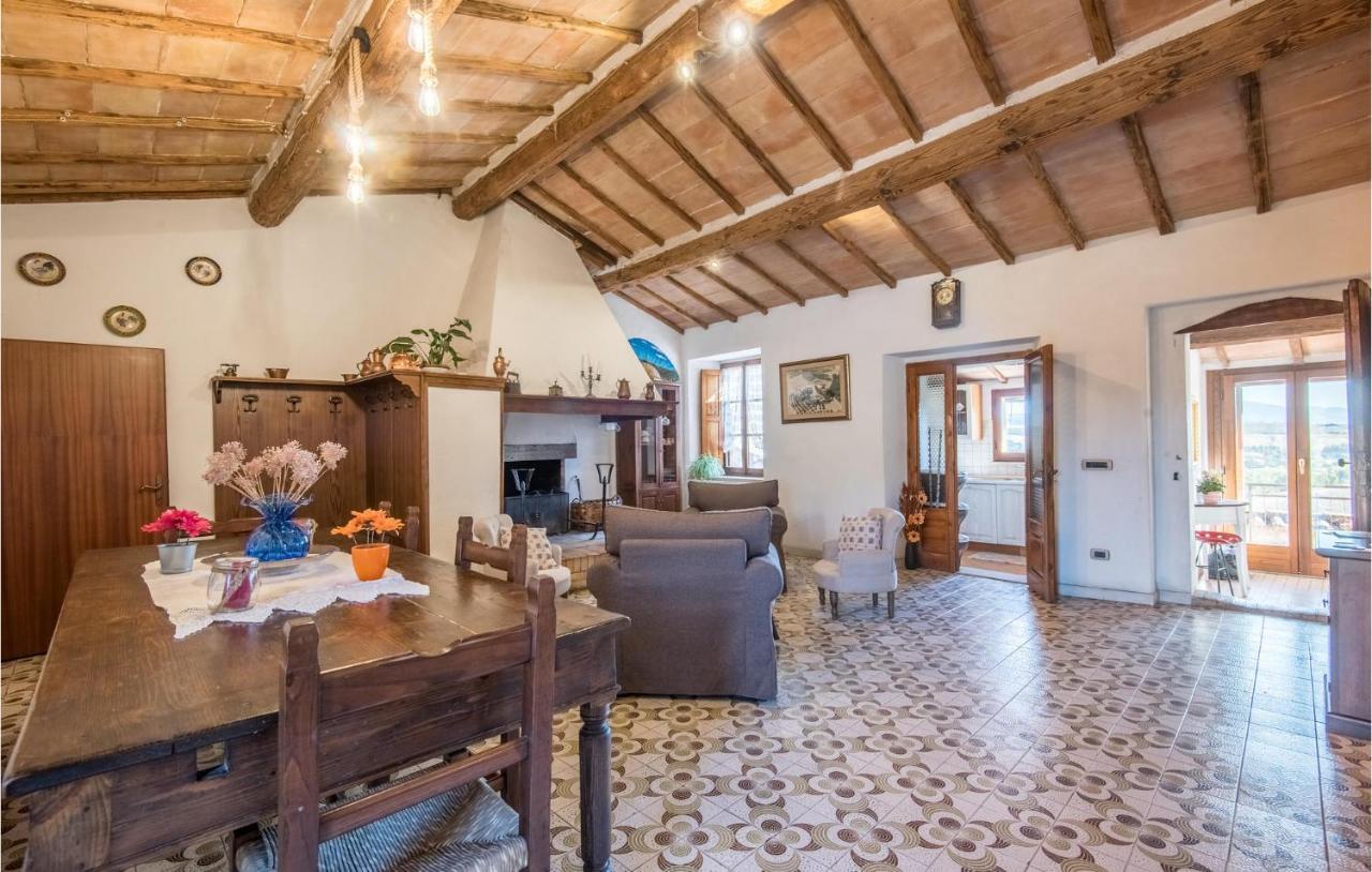Gorgeous Home In Montalcino With Kitchen Esterno foto