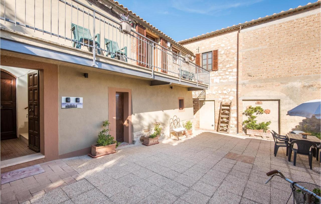 Gorgeous Home In Montalcino With Kitchen Esterno foto